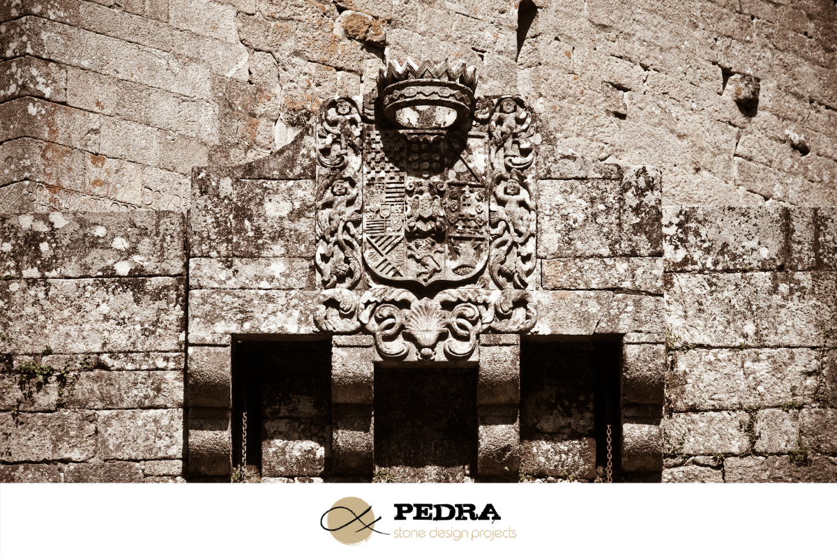 Los escudos heráldicos y sus apellidos a través de la historia: origen y papel en la escultura